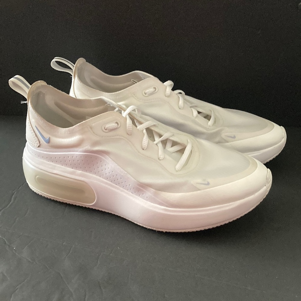 GUC NIKE AIR MAX Dia SE Shoes White/Metallic Silver AR7410-100 Women’s Size 8.5